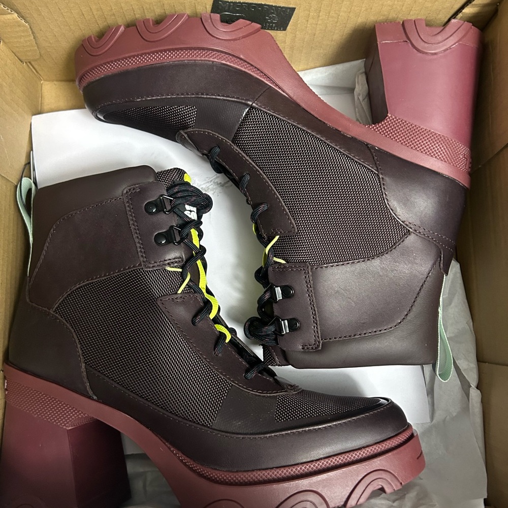 Sorel Boots New in Box Size 9